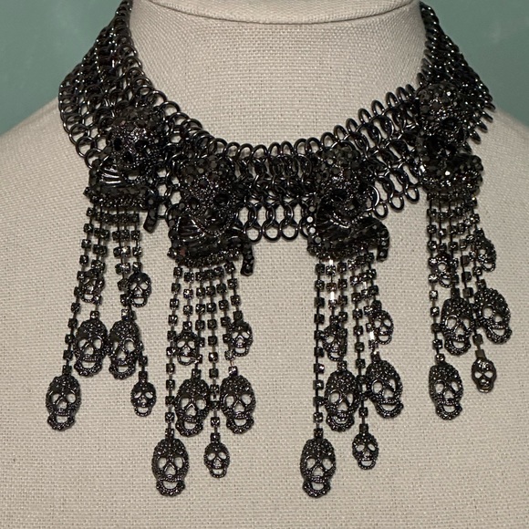 Black rhinestones and skulls choker